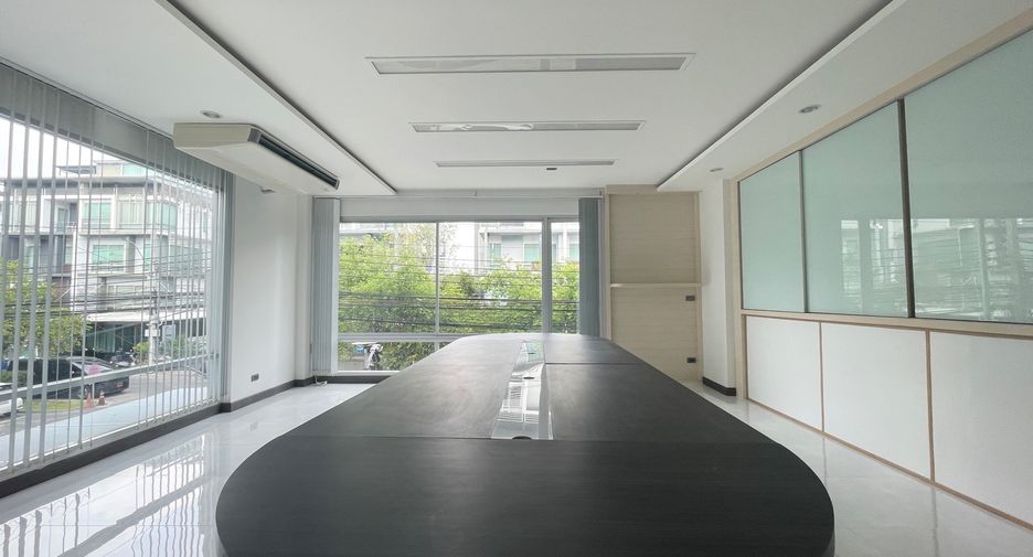Local comercial en alquiler de 4 habitaciones en Wang Thonglang, Bangkok