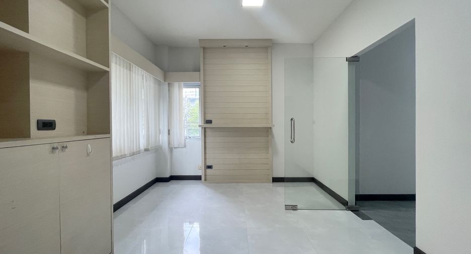 Local comercial en alquiler de 4 habitaciones en Wang Thonglang, Bangkok