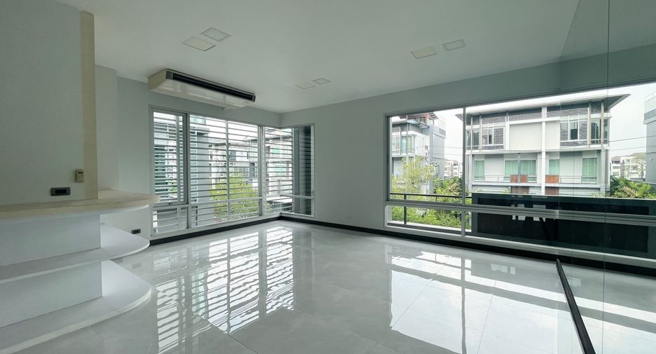 Local comercial en alquiler de 4 habitaciones en Wang Thonglang, Bangkok