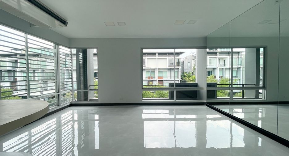 Local comercial en alquiler de 4 habitaciones en Wang Thonglang, Bangkok