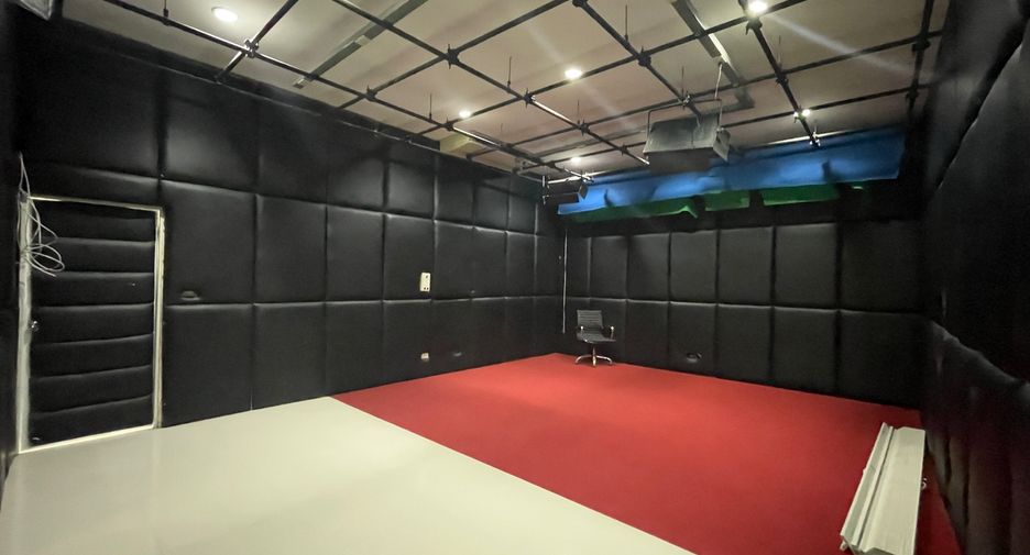 Local comercial en alquiler de 4 habitaciones en Wang Thonglang, Bangkok
