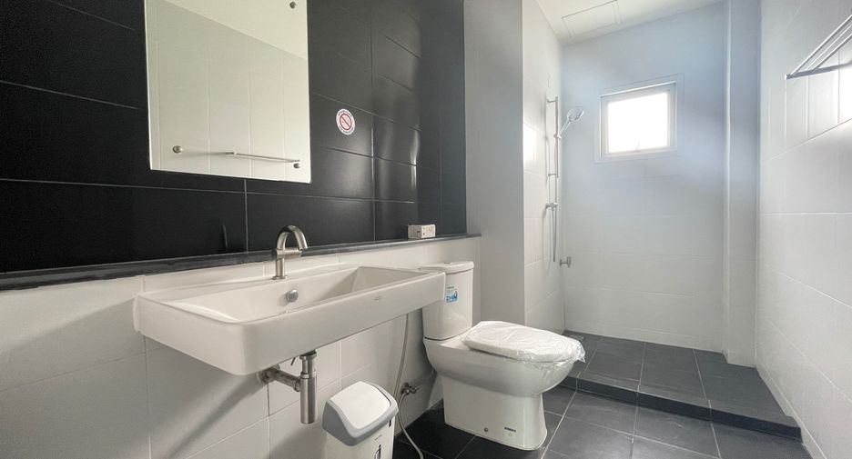 Local comercial en alquiler de 4 habitaciones en Wang Thonglang, Bangkok
