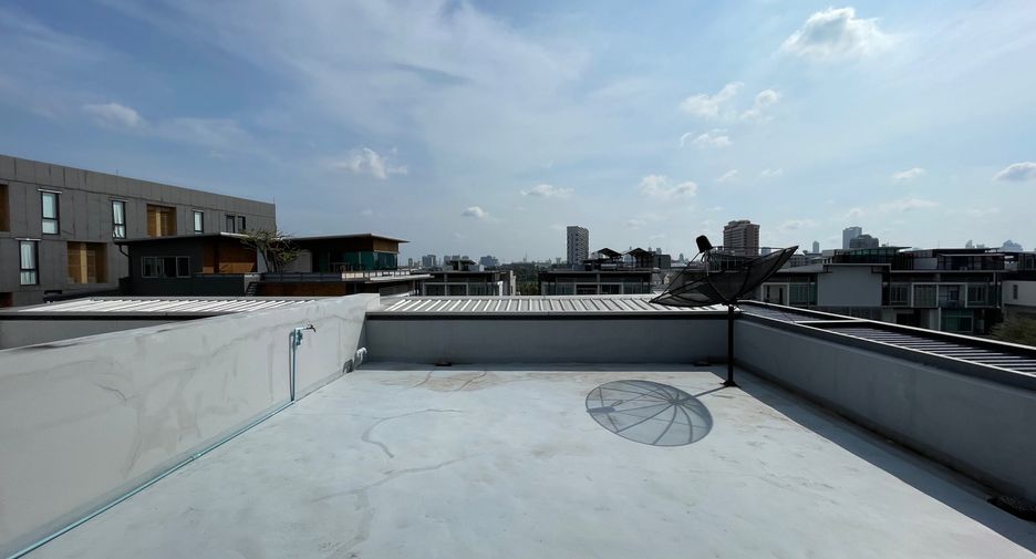 Local comercial en alquiler de 4 habitaciones en Wang Thonglang, Bangkok