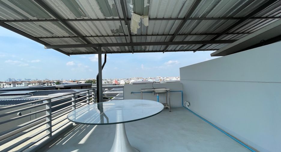 Local comercial en alquiler de 4 habitaciones en Wang Thonglang, Bangkok