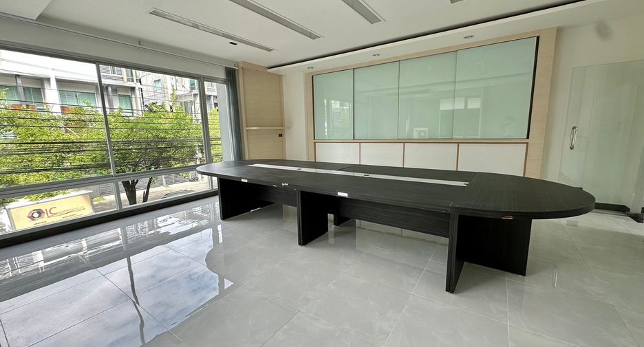 Local comercial en alquiler de 4 habitaciones en Wang Thonglang, Bangkok