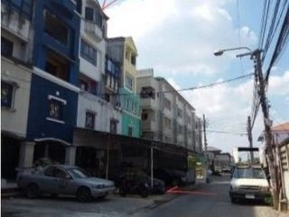 Local comercial en venta de 4 habitaciones en Bang Kapi, Bangkok