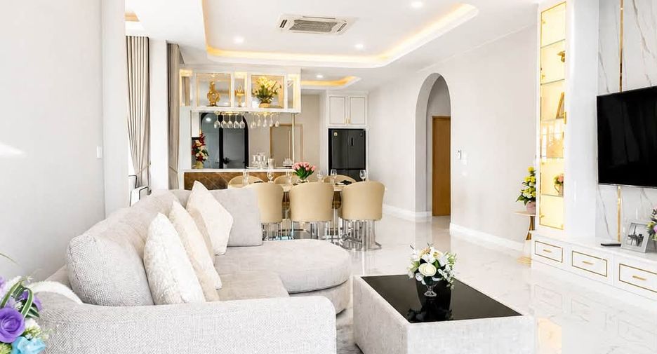 For sale 4 bedrooms villa in Bang Lamung, Chonburi