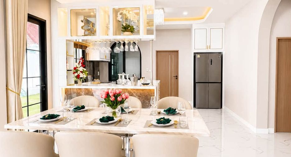 For sale 4 bedrooms villa in Bang Lamung, Chonburi
