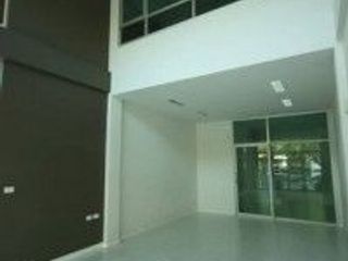 Local comercial en venta de 4 habitaciones en Thung Khru, Bangkok