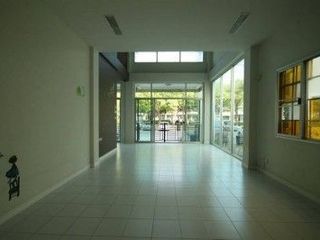 Local comercial en venta de 4 habitaciones en Thung Khru, Bangkok