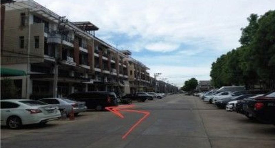 Local comercial en venta de 4 habitaciones en Thung Khru, Bangkok