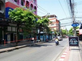 Local comercial en venta de 28 habitaciones en Bang Khae, Bangkok