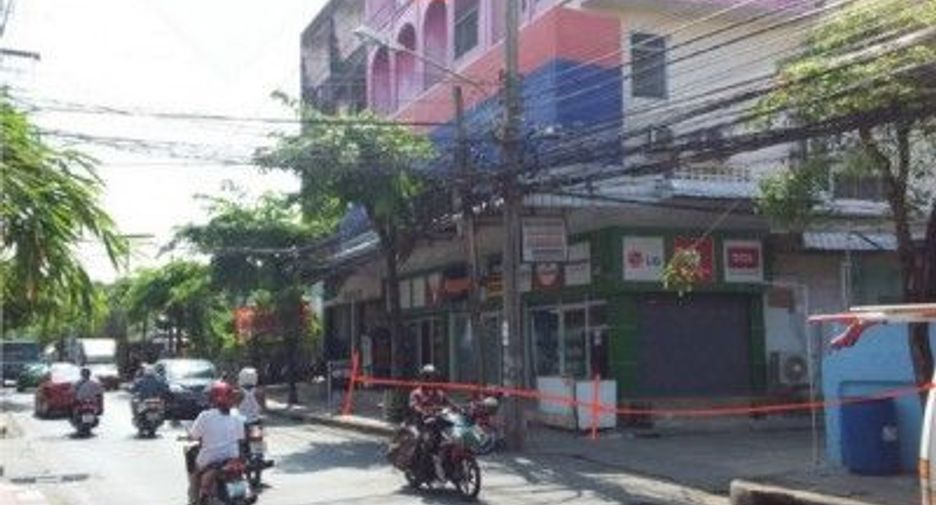 Local comercial en venta de 28 habitaciones en Bang Khae, Bangkok