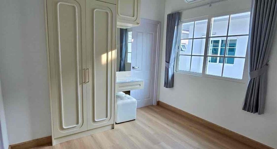 For rent 4 bedrooms house in Mueang Samut Prakan, Samut Prakan