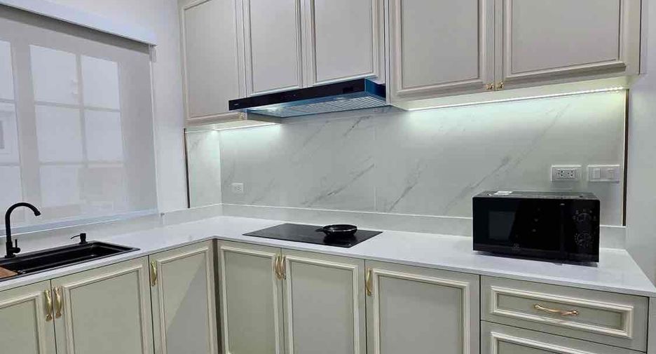 For rent 4 bedrooms house in Mueang Samut Prakan, Samut Prakan