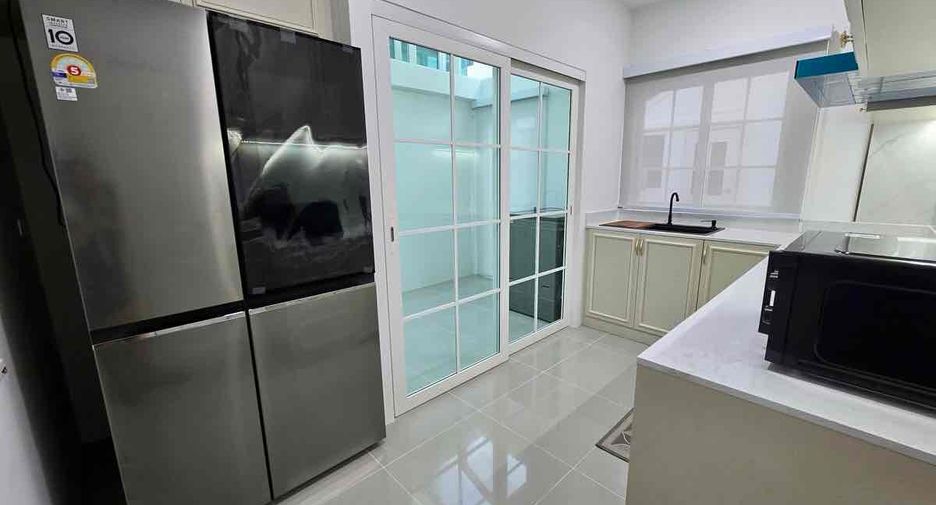 For rent 4 bedrooms house in Mueang Samut Prakan, Samut Prakan