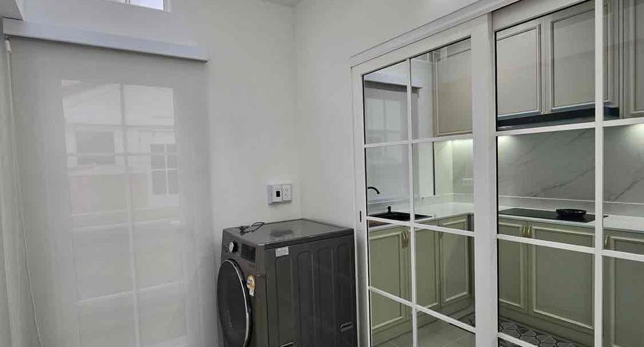For rent 4 bedrooms house in Mueang Samut Prakan, Samut Prakan