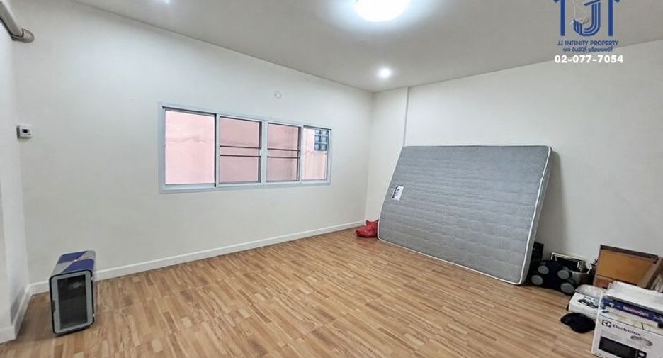 Casa adosada en venta de 3 habitaciones en Chatuchak, Bangkok