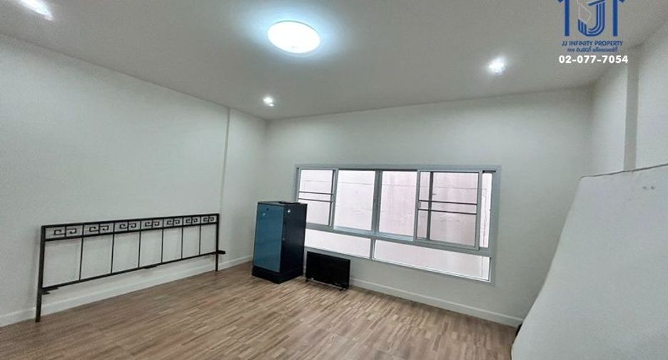 Casa adosada en venta de 3 habitaciones en Chatuchak, Bangkok