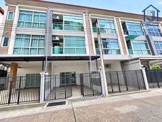 Casa adosada en venta de 3 habitaciones en Chatuchak, Bangkok
