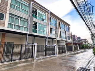 Casa adosada en venta de 3 habitaciones en Chatuchak, Bangkok