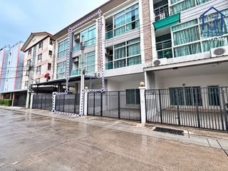 Casa adosada en venta de 3 habitaciones en Chatuchak, Bangkok