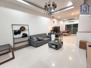 Casa adosada en venta de 3 habitaciones en Chatuchak, Bangkok