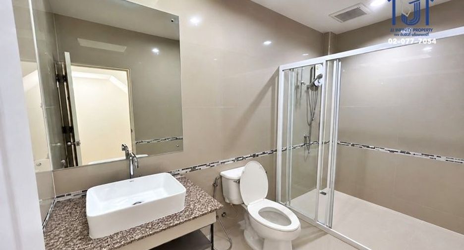 Casa adosada en venta de 3 habitaciones en Chatuchak, Bangkok