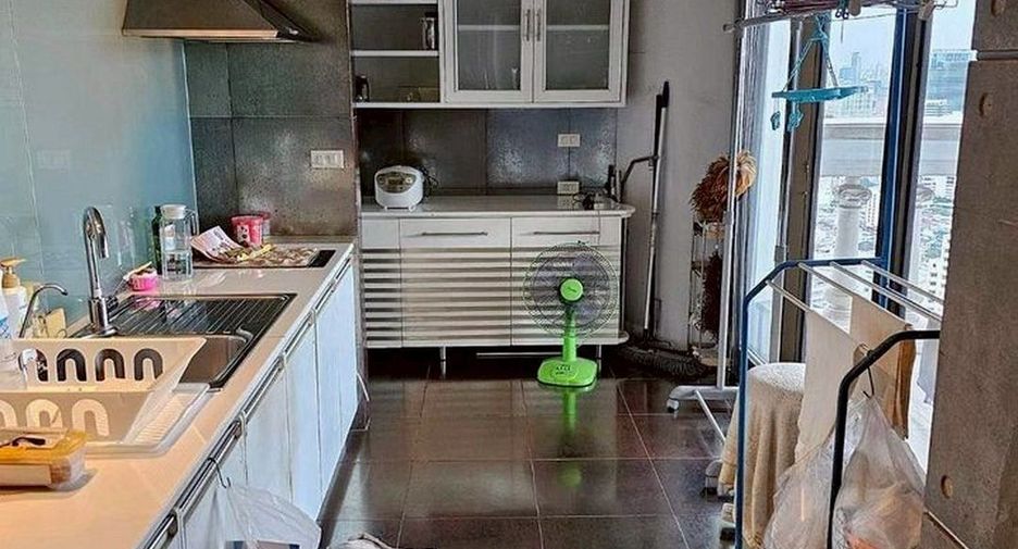 ขาย 2 ห้องนอน คอนโด ใน บางรัก, กรุงเทพฯ
