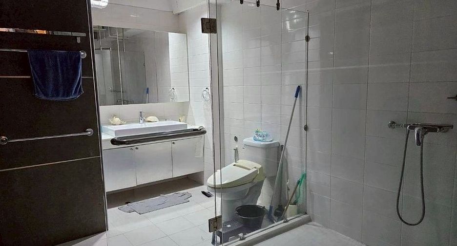 ขาย 2 ห้องนอน คอนโด ใน บางรัก, กรุงเทพฯ