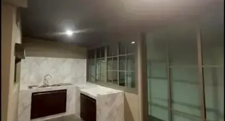 For rent 3 ベッドルーム townhouse in Bang Kapi, Bangkok