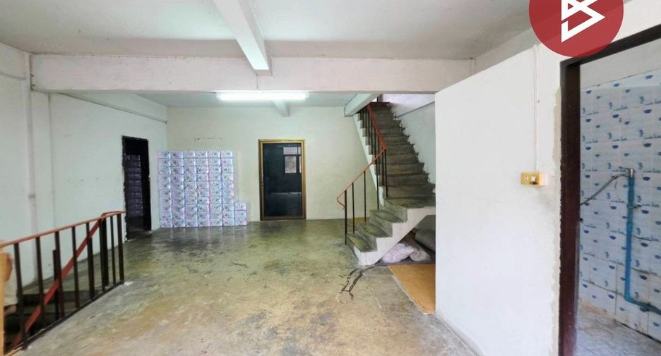 Local comercial en venta de 3 habitaciones en Yan Nawa, Bangkok