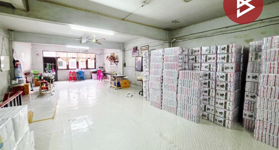 Local comercial en venta de 3 habitaciones en Yan Nawa, Bangkok