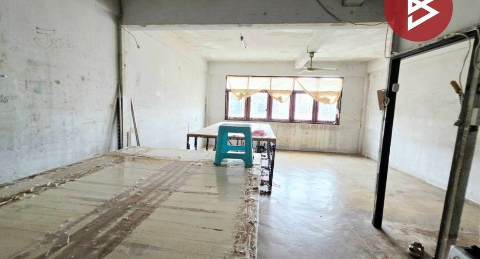 Local comercial en venta de 3 habitaciones en Yan Nawa, Bangkok