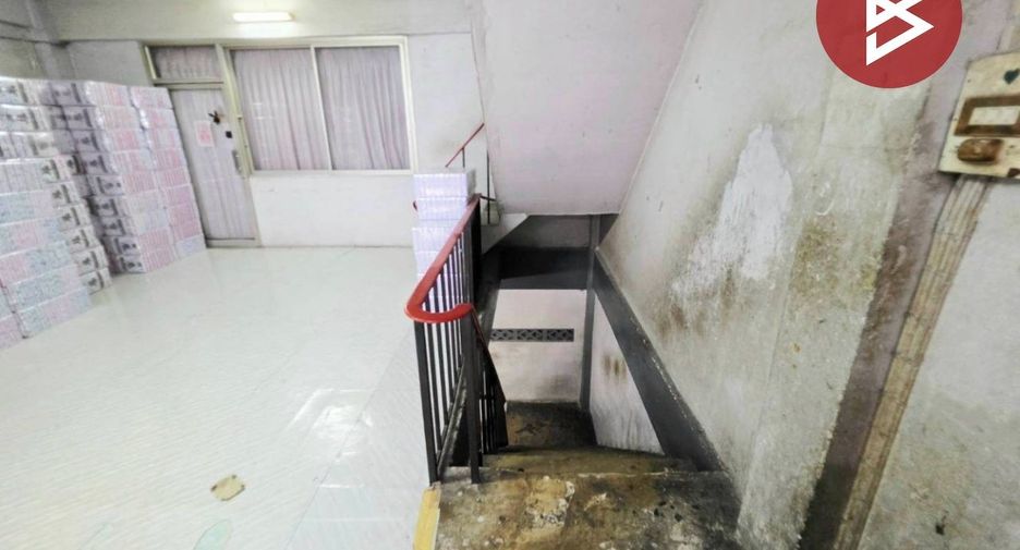 Local comercial en venta de 3 habitaciones en Yan Nawa, Bangkok