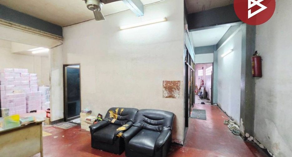 Local comercial en venta de 3 habitaciones en Yan Nawa, Bangkok