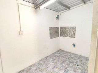 Gewerbefläche zur Miete und zum Kauf mit 3 Zimmer in Mueang Samut Prakan, Samut Prakan