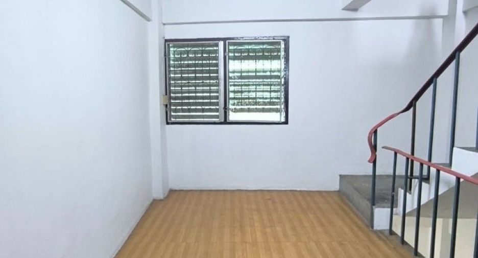Gewerbefläche zur Miete und zum Kauf mit 3 Zimmer in Mueang Samut Prakan, Samut Prakan