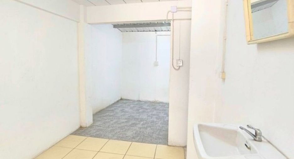 Gewerbefläche zur Miete und zum Kauf mit 3 Zimmer in Mueang Samut Prakan, Samut Prakan
