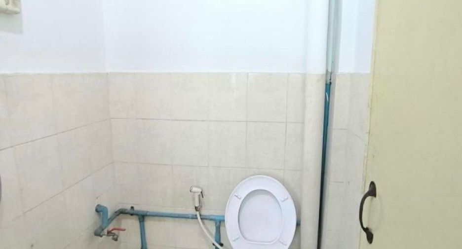 Gewerbefläche zur Miete und zum Kauf mit 3 Zimmer in Mueang Samut Prakan, Samut Prakan