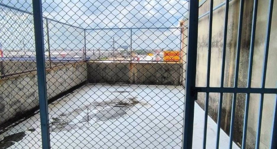 Gewerbefläche zur Miete und zum Kauf mit 3 Zimmer in Mueang Samut Prakan, Samut Prakan