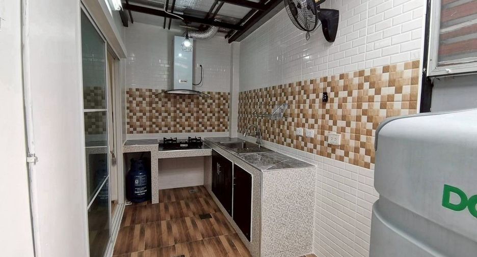For rent 2 bedrooms townhouse in Prawet, Bangkok