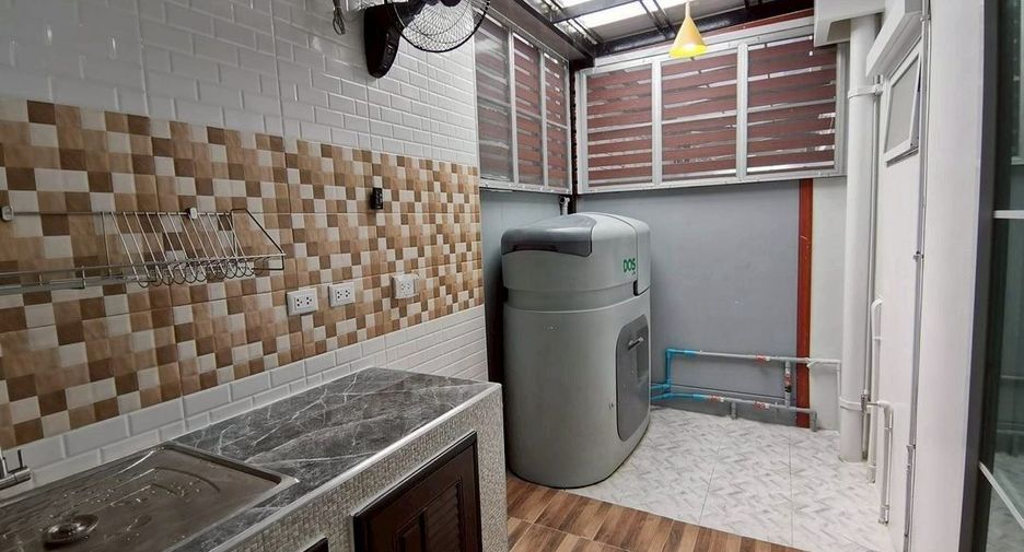 For rent 2 bedrooms townhouse in Prawet, Bangkok