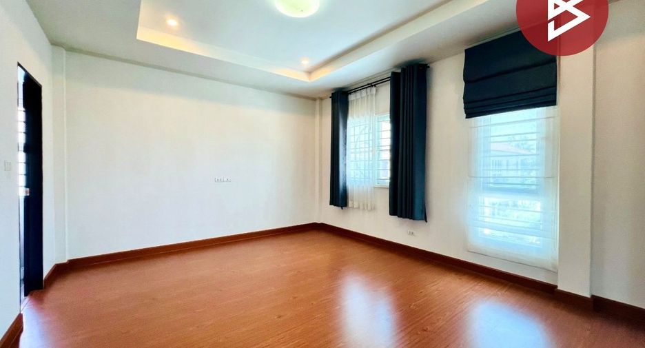 Casa en venta de 4 habitaciones en Phra Pradaeng, Samut Prakan