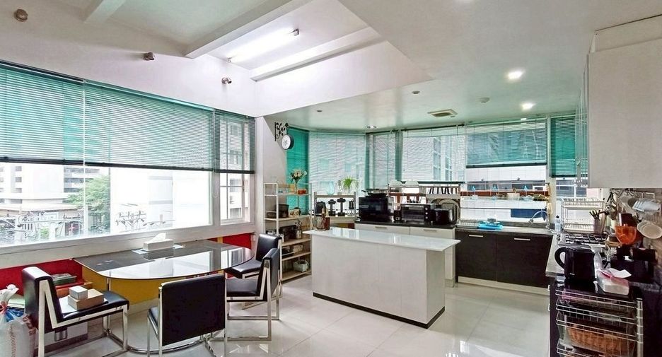 Condo en venta de 4 habitaciones en Khlong Toei, Bangkok