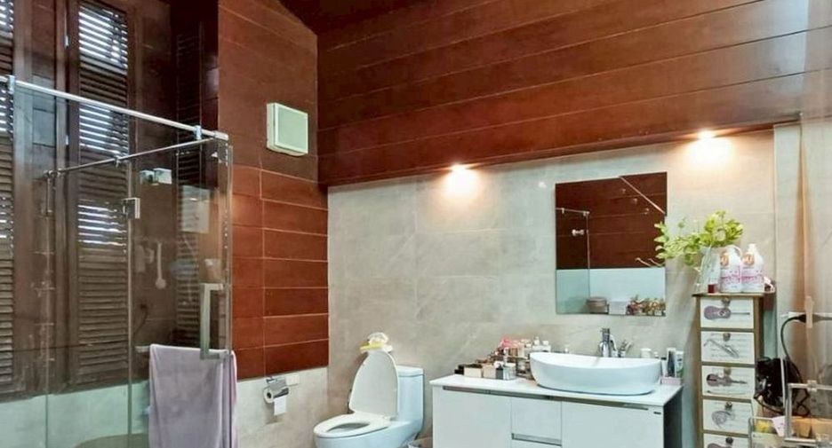 Condo en venta de 4 habitaciones en Khlong Toei, Bangkok