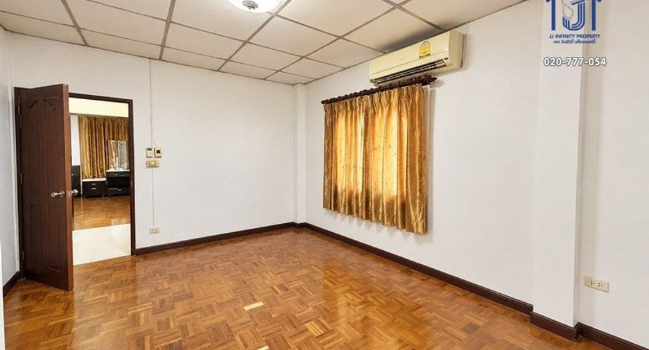 Haus zum Kauf mit 3 Zimmer in Sai Mai, Bangkok