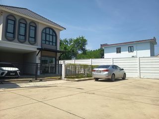 Casa en venta de 4 habitaciones en Mueang Samut Prakan, Samut Prakan