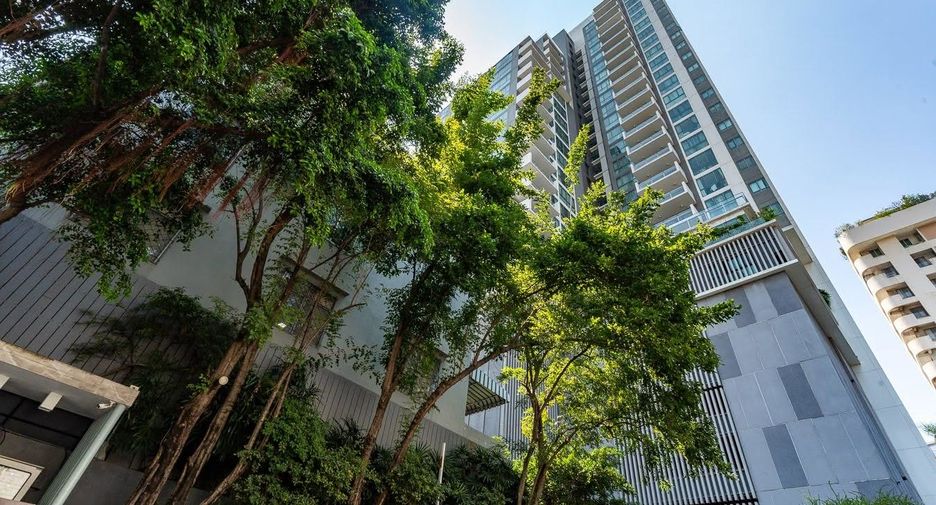 For sale 2 bedrooms condo in Khlong Toei, Bangkok