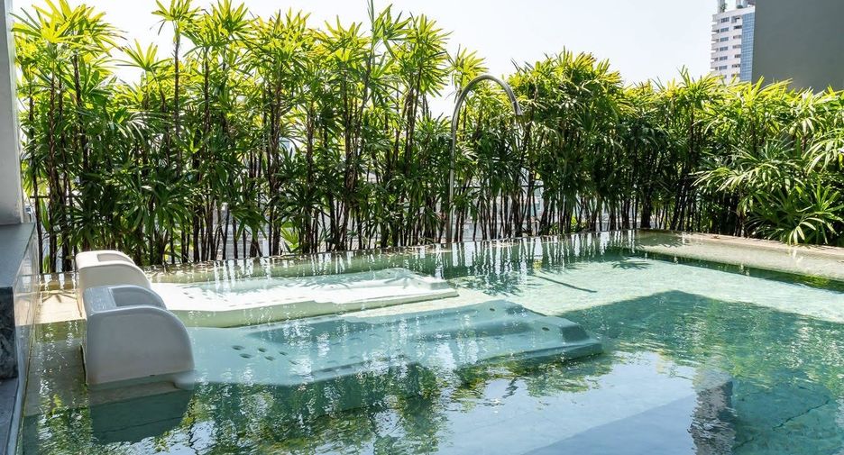 For sale 2 bedrooms condo in Khlong Toei, Bangkok